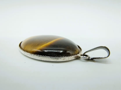 Zilveren hanger met tijgeroog