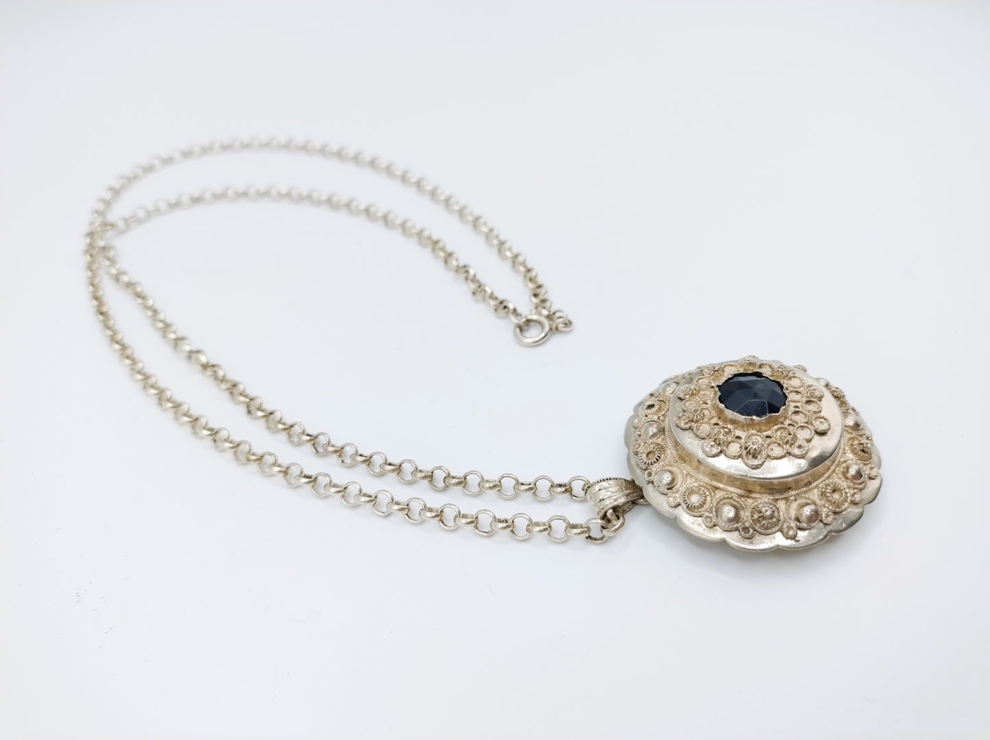 Zilveren jasseronketting met klederdracht hanger, J. van den Berg, Kampen, ca. 1915