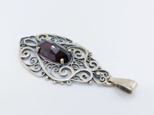 Vintage zlveren hanger met granaat, 835