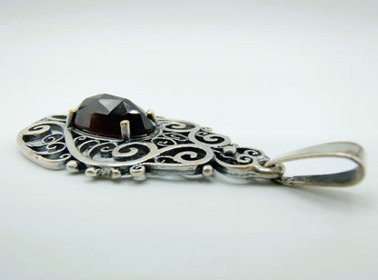 Vintage zlveren hanger met granaat, 835