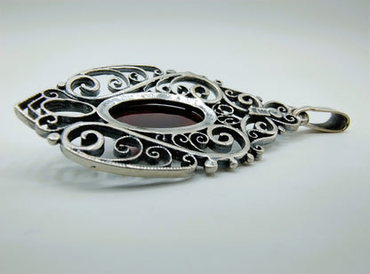 Vintage zlveren hanger met granaat, 835