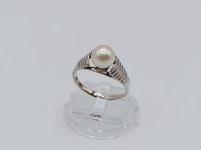 Zilveren ring met parel, A.W.G. Wels, Amsterdam, 18 mm