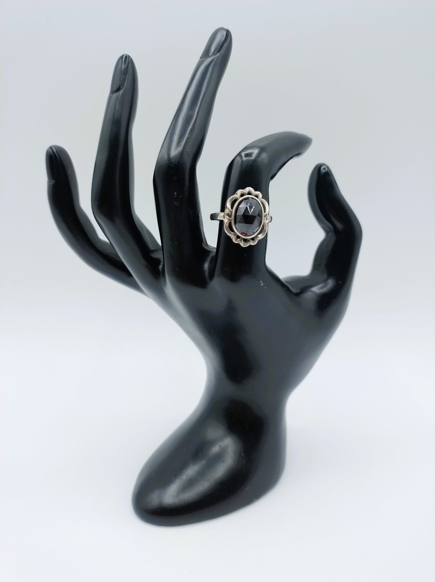 Silberring mit Granat, 18,5 mm