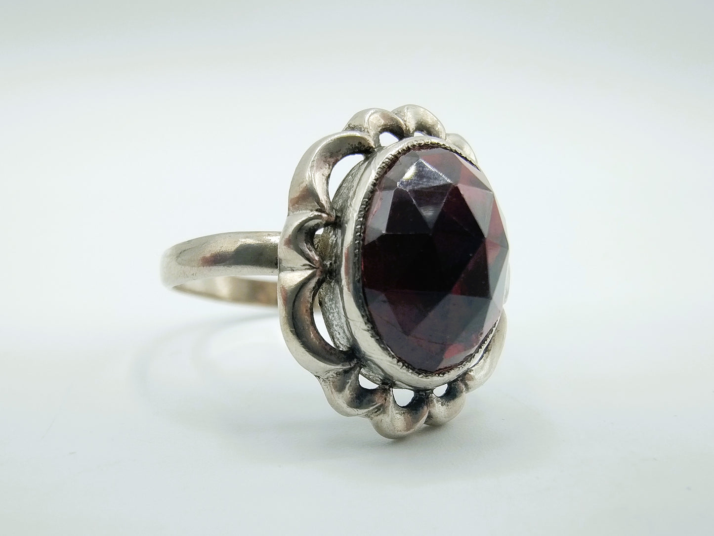 Silberring mit Granat, 18,5 mm