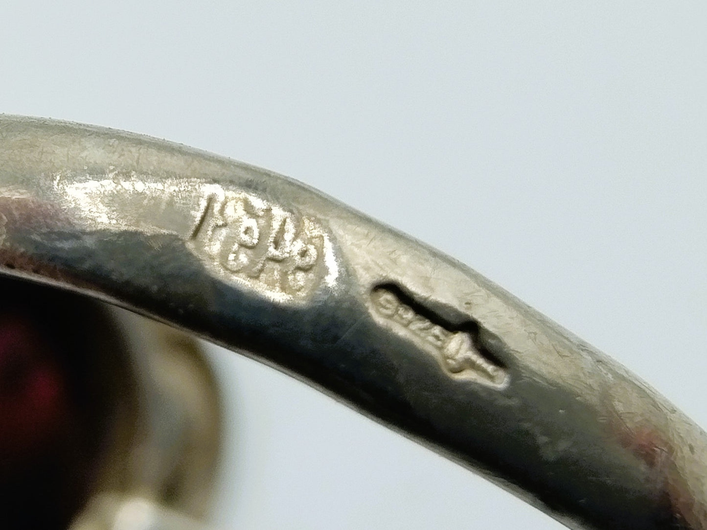 Silberring mit Granat, 18,5 mm