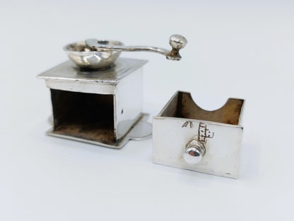 Zilveren miniatuur koffiemolen, P. Somerwil II, Amsterdam, 1767