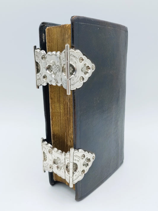 Bibel mit Silberverschlüssen, KJ Kanninga, Drachten, 1873