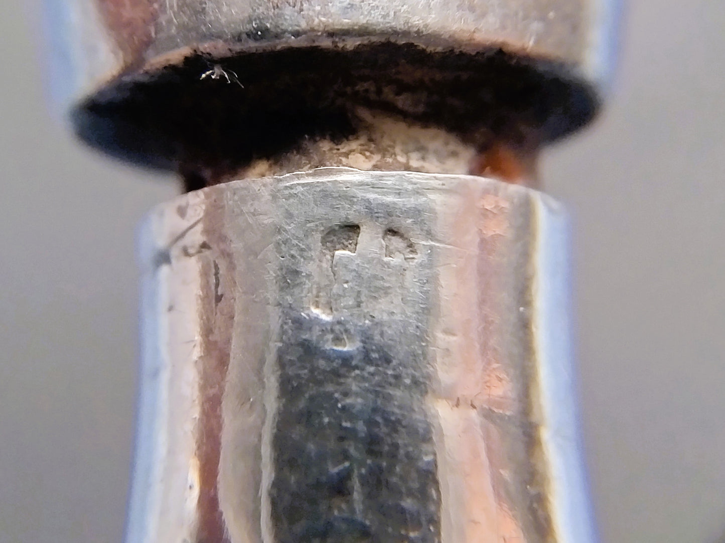 Zwei silberne Obstmesser, S. Hougham, London, Großbritannien, 1792