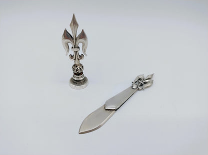 Foedraal met zilveren lakstempel en papierclip, ca. 1910.