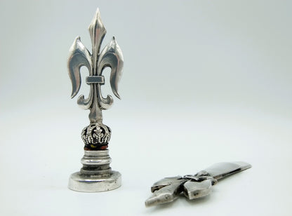 Foedraal met zilveren lakstempel en papierclip, ca. 1910.