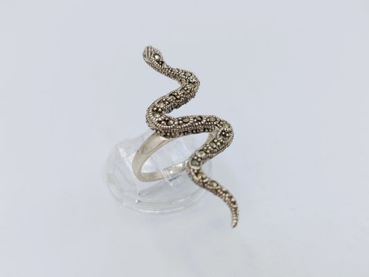 Zilveren ring, slang met markasieten, 18 mm