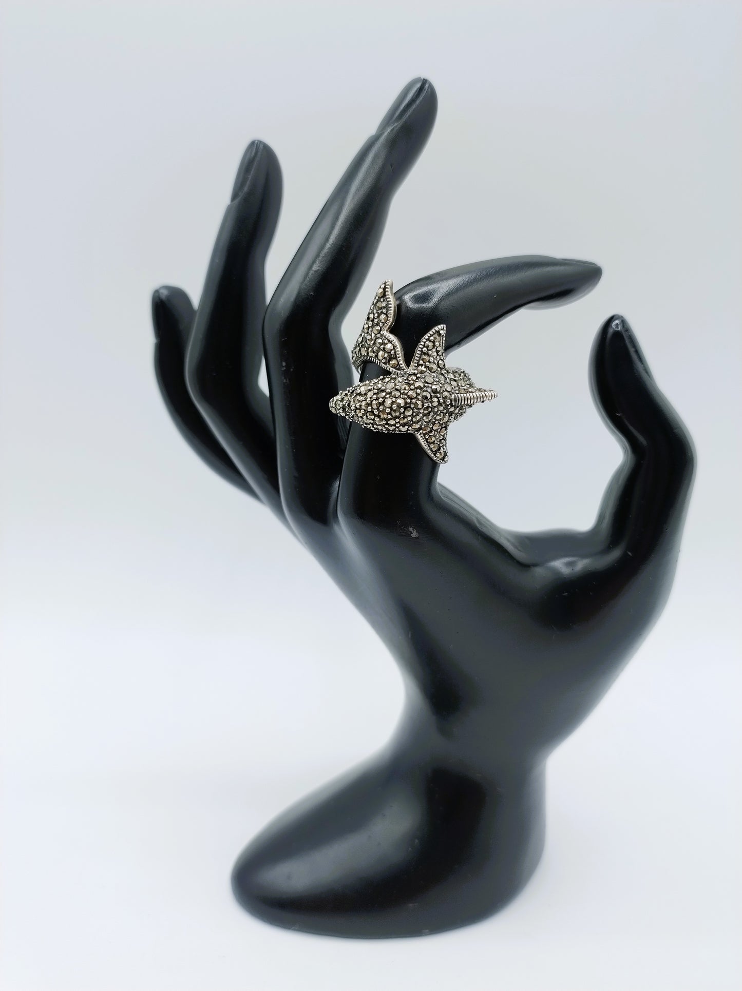 Zilveren ring, dolfijn met markasieten, 17.5 mm