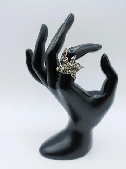 Zilveren ring, dolfijn met markasieten, 17.5 mm