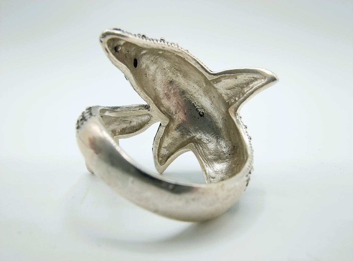Zilveren ring, dolfijn met markasieten, 17.5 mm