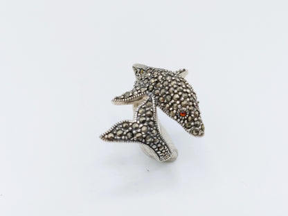 Zilveren ring, dolfijn met markasieten, 17.5 mm