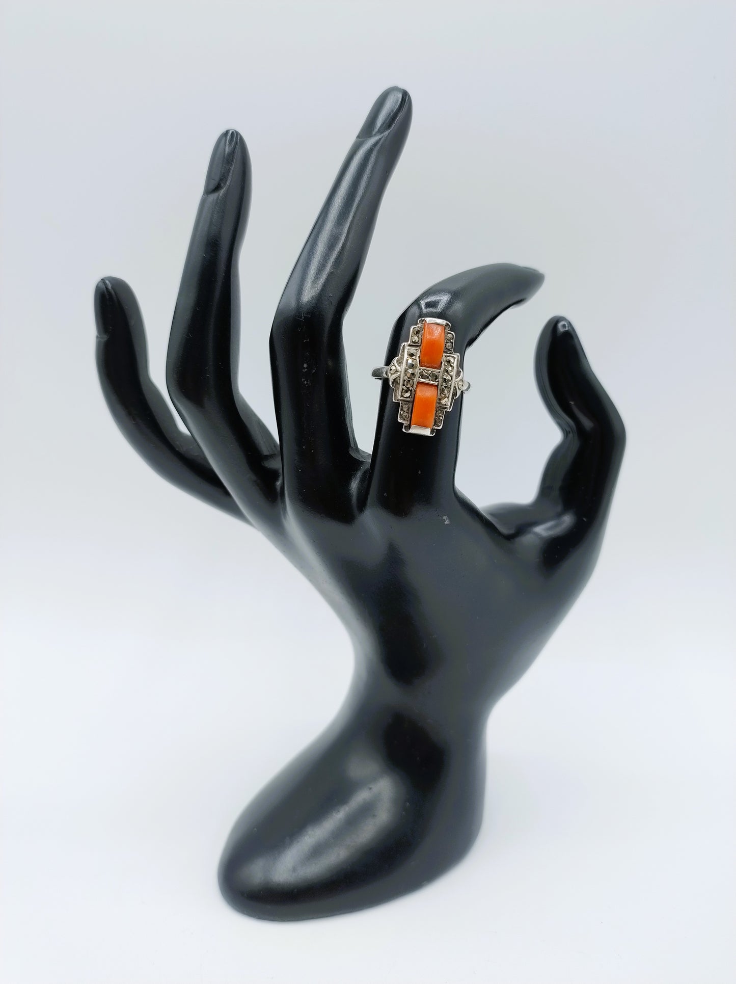 Zilveren ring, bloedkoraal met markasieten, 17 mm