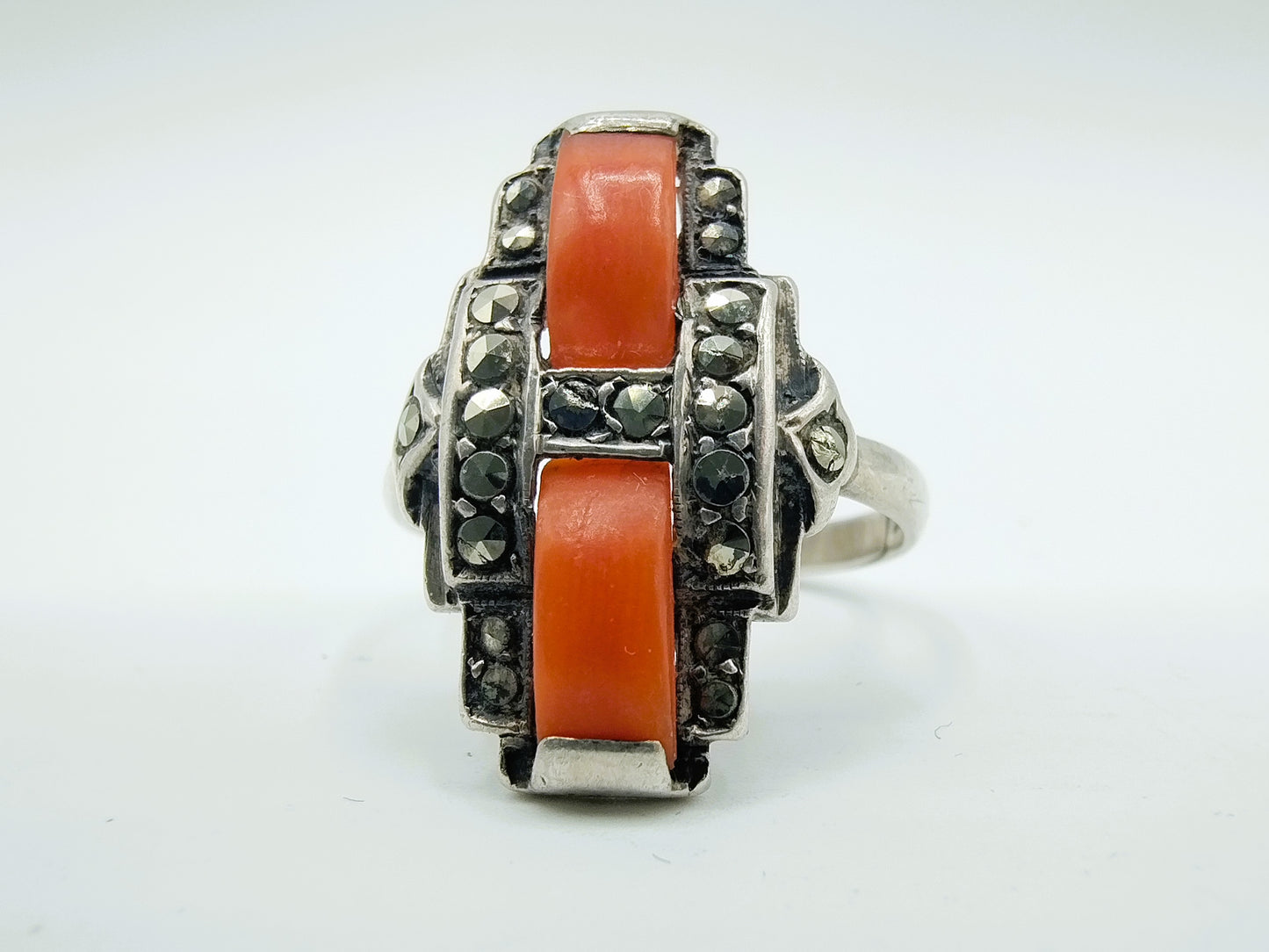 Zilveren ring, bloedkoraal met markasieten, 17 mm