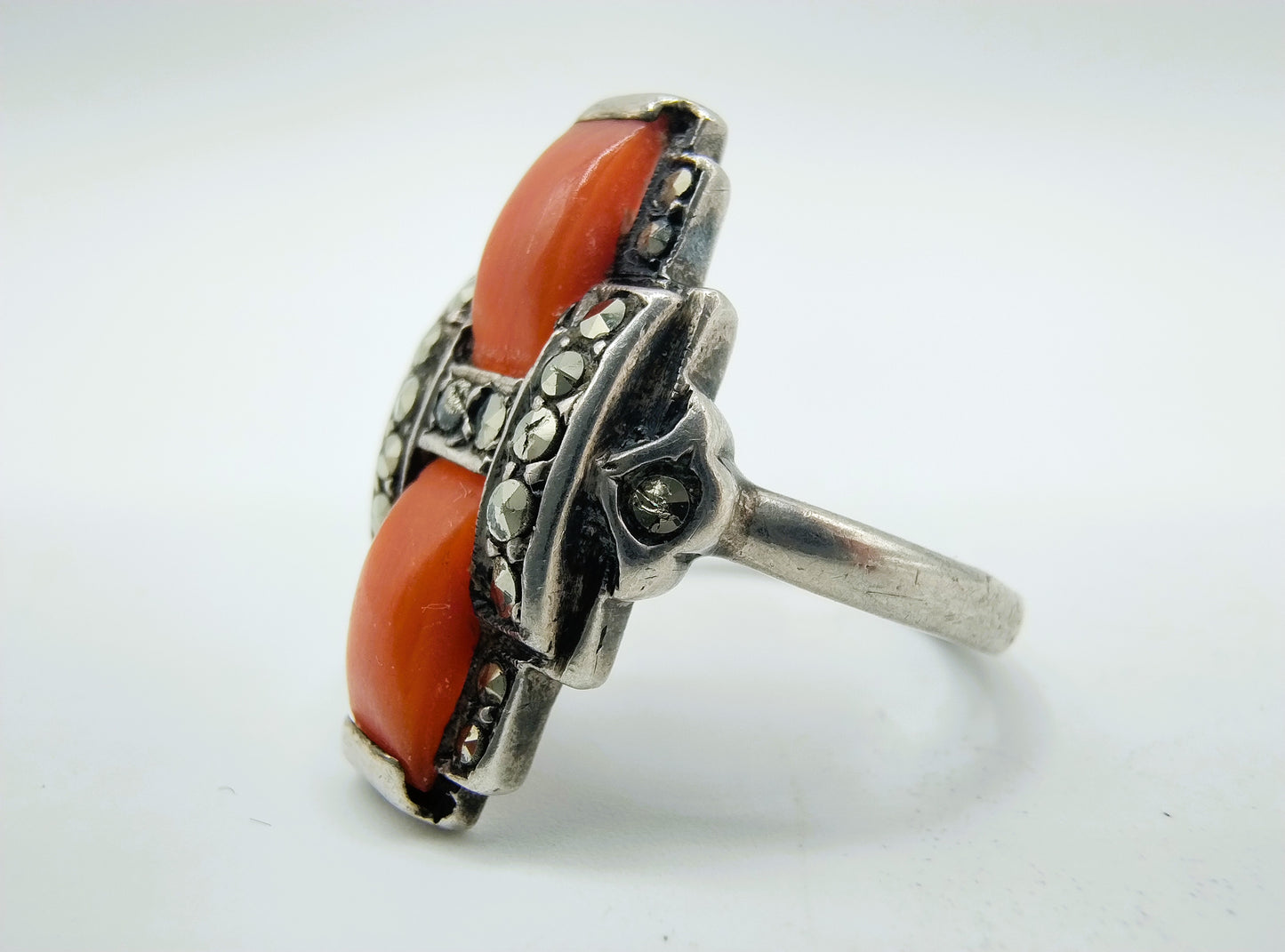 Zilveren ring, bloedkoraal met markasieten, 17 mm