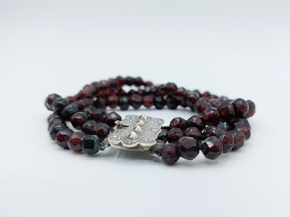Granaten armband met zilveren slot, 18 cm