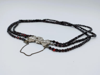 Granaten ketting met zilveren bijbel slot, 41 cm