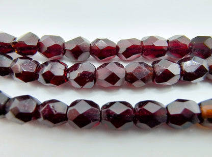 Granaten ketting met zilveren bijbel slot, 41 cm