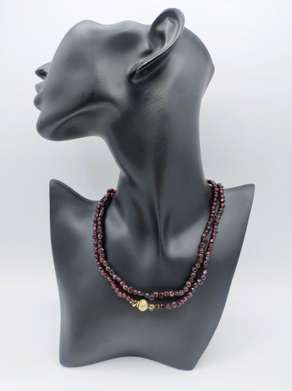 Farmer's grenade necklace with silver clasp. 78 cm 