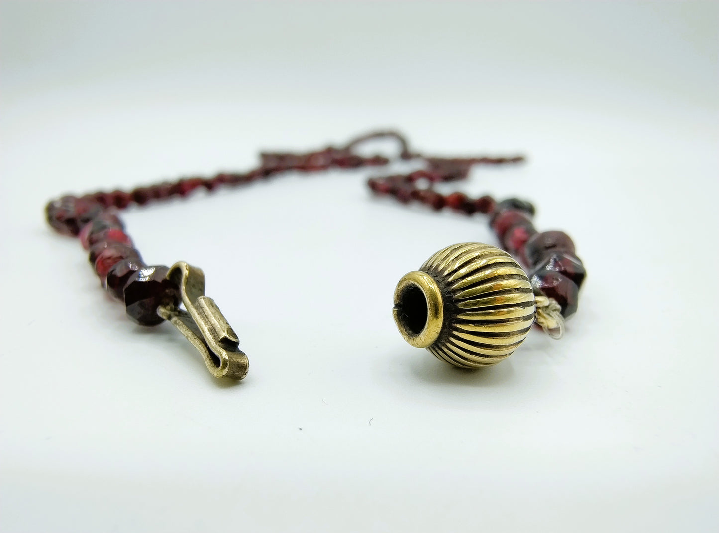 Farmer's grenade necklace with silver clasp. 78 cm 