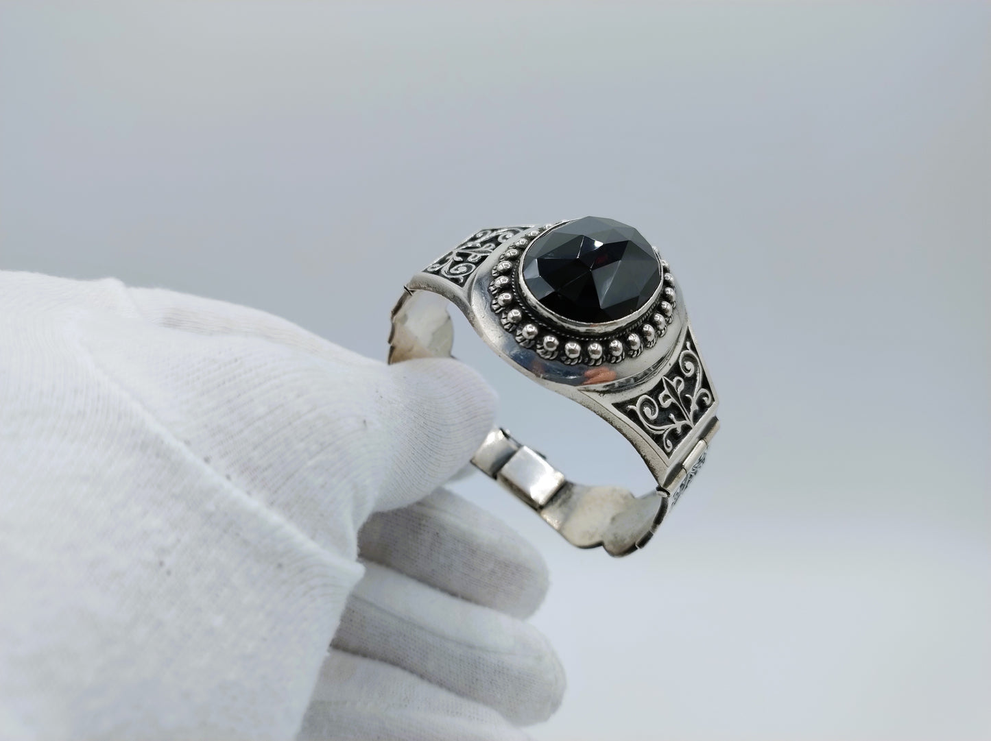 Jewelry set, silver bracelet, brooch and ring, Niekerk, Schoonhoven.
