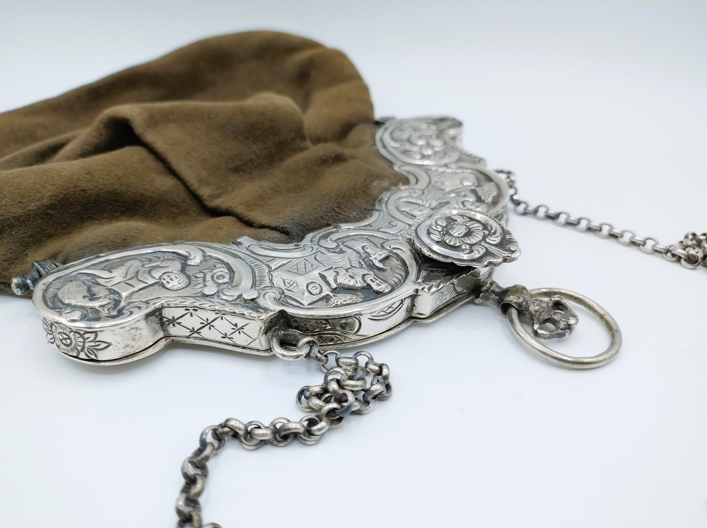 Zilveren tasbeugel met fluwelen tas, A. Offringa, Huizum, 1797