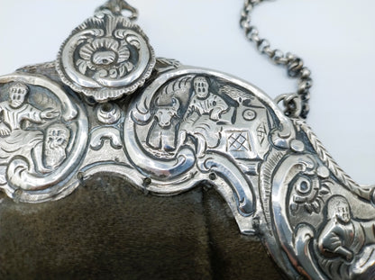 Zilveren tasbeugel met fluwelen tas, A. Offringa, Huizum, 1797