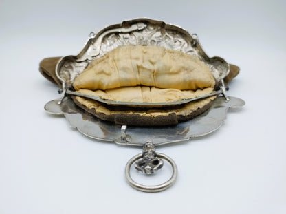 Zilveren tasbeugel met fluwelen tas, A. Offringa, Huizum, 1797