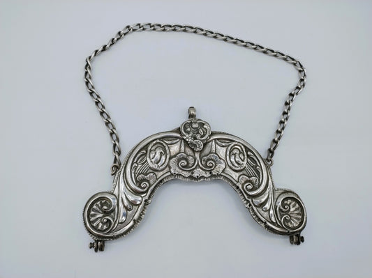 Zilveren tasbeugel met ketting, H.N. Hubert, Groningen, ca. 1790