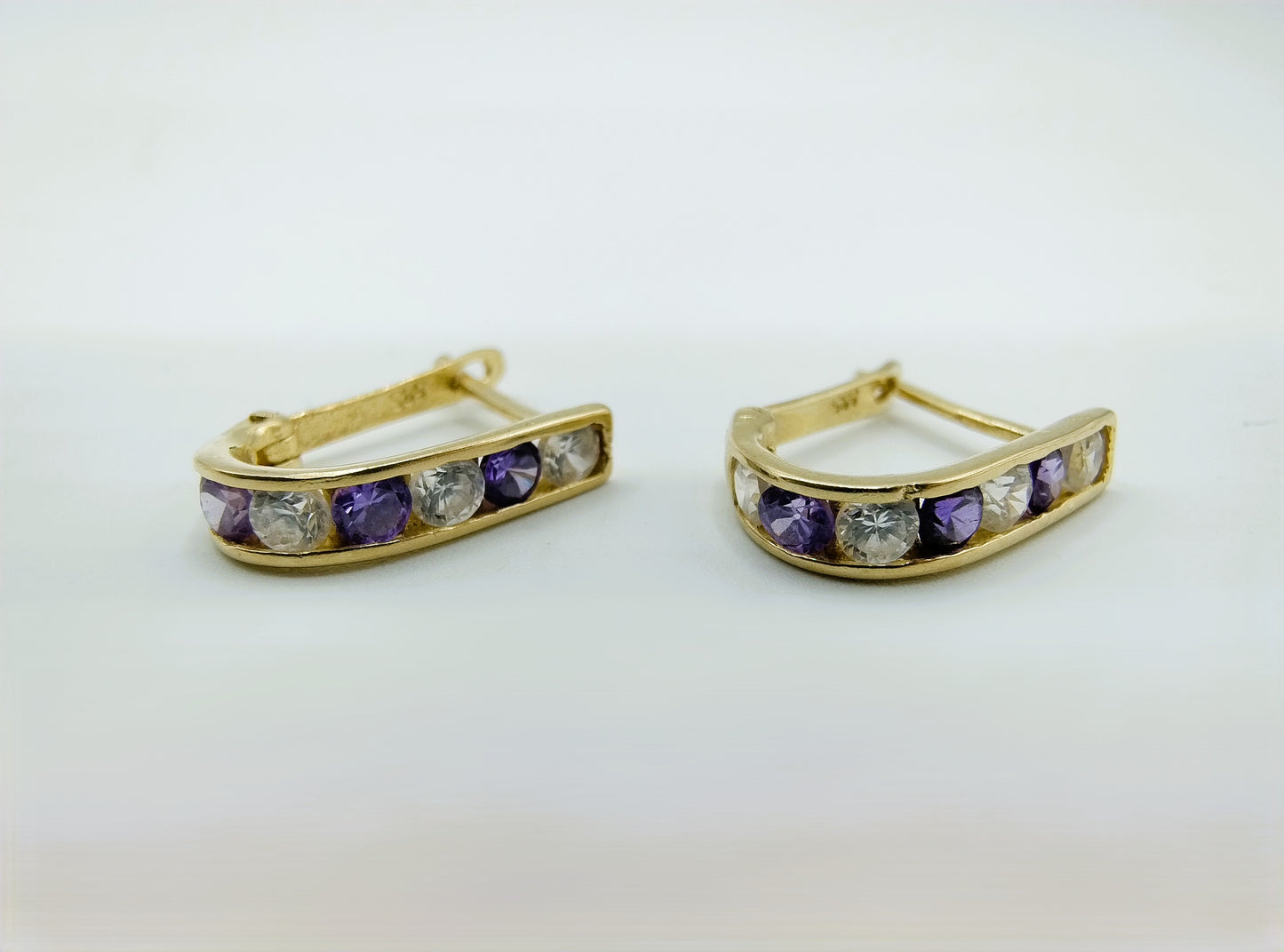 Goldohrringe mit Zirkonia und Amethyst