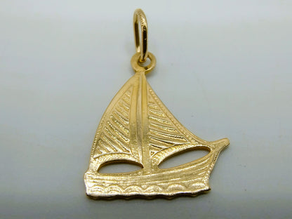 Gouden hanger van een zeilboot, 14 karaats