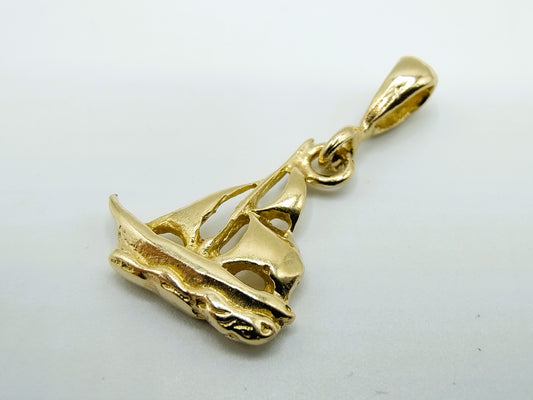 Gouden hanger van een zeilboot, 14 karaats