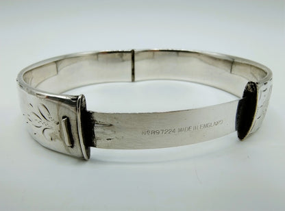 Zilveren armband met bloemmotief, Engeland.