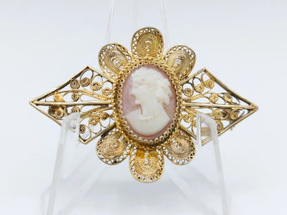 Zilveren filigrein broche bezet met camee, 900
