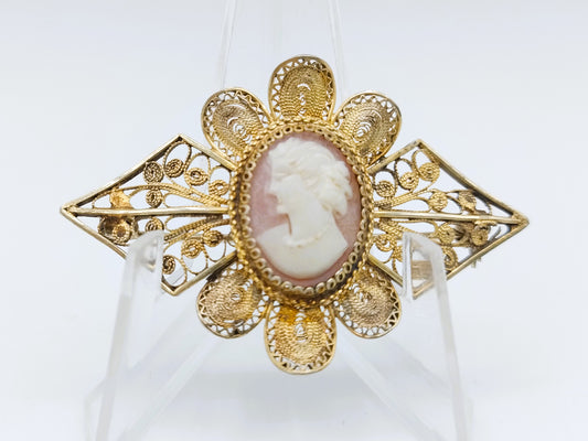 Zilveren filigrein broche bezet met camee, 900