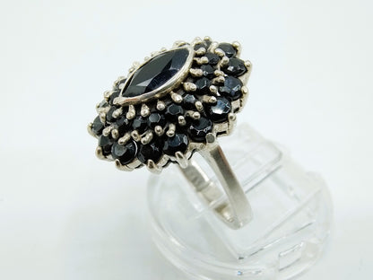 Zilveren ring met geslepen gitten, 18 mm