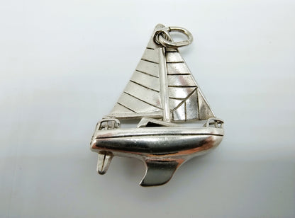 Zilveren zeilboot hanger, 835
