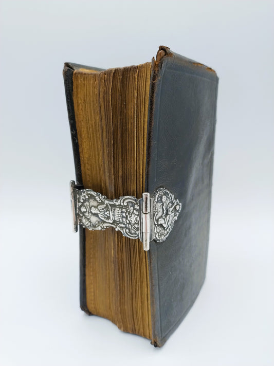 Bible with silver lock R. van der Wolde, Meppel, 1810