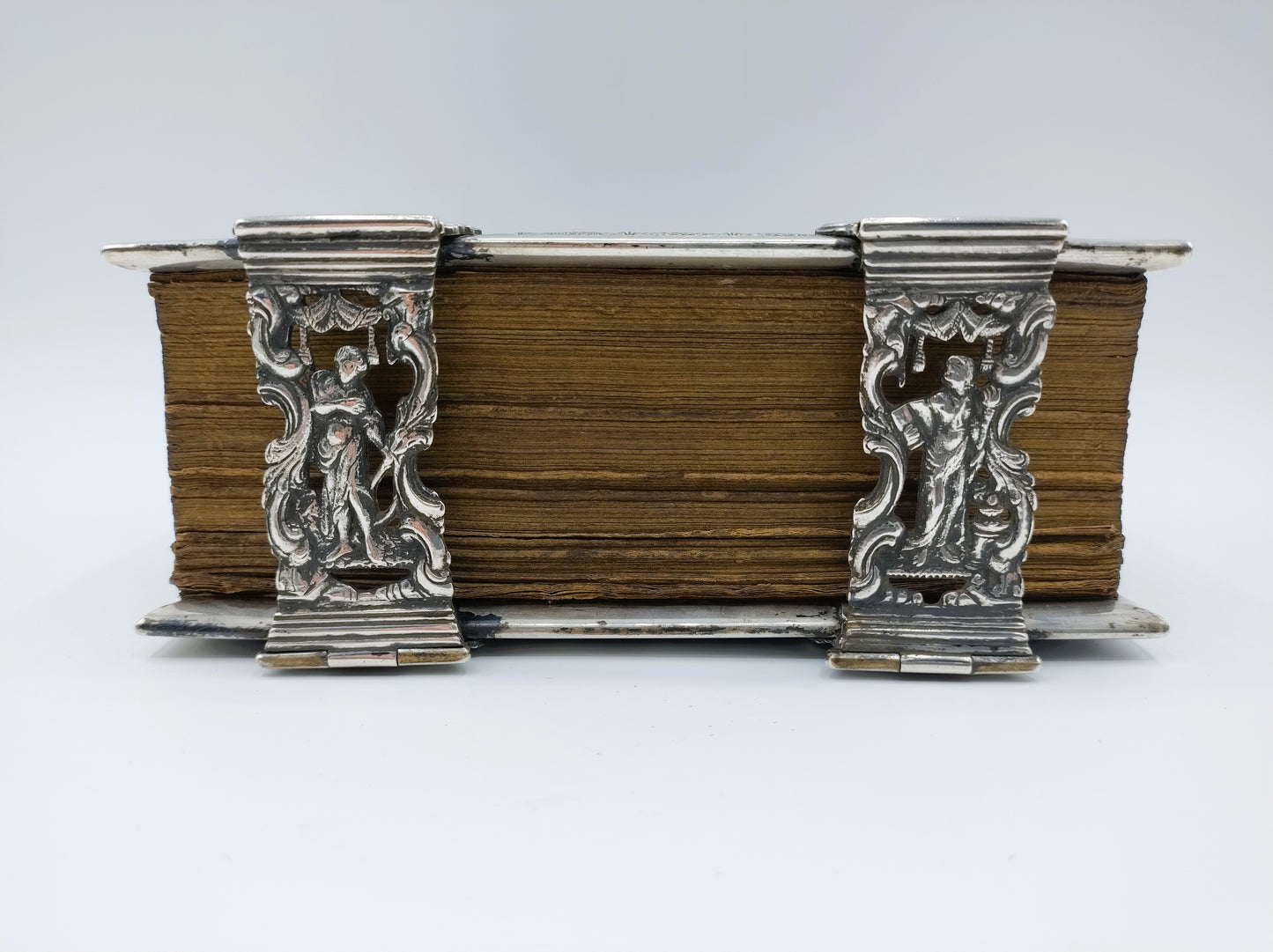 18e Eeuwse Bijbel met zilveren beslag en sloten, H.P. Kremer, Groningen, ca. 1808