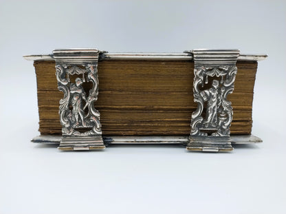 18e Eeuwse Bijbel met zilveren beslag en sloten, H.P. Kremer, Groningen, ca. 1808