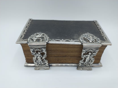 18e Eeuwse Bijbel met zilveren beslag en sloten, H.P. Kremer, Groningen, ca. 1808