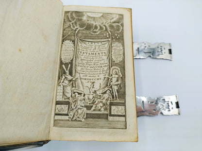 18e Eeuwse Bijbel met zilveren beslag en sloten, H.P. Kremer, Groningen, ca. 1808