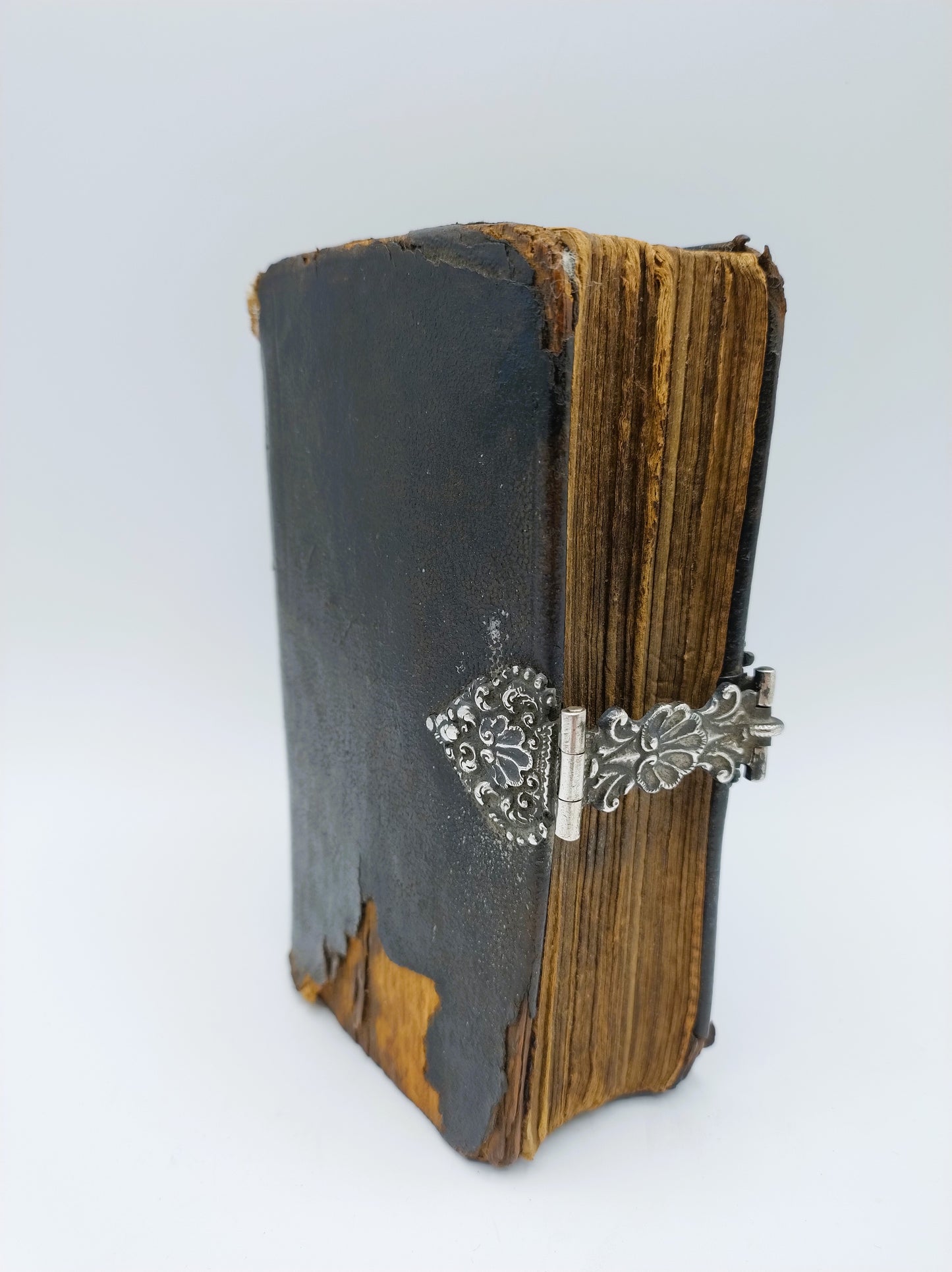 Antique Bible with silver clasp, Dordrecht, 1783