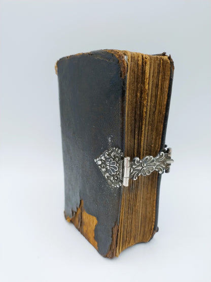 Antique Bible with silver clasp, Dordrecht, 1783