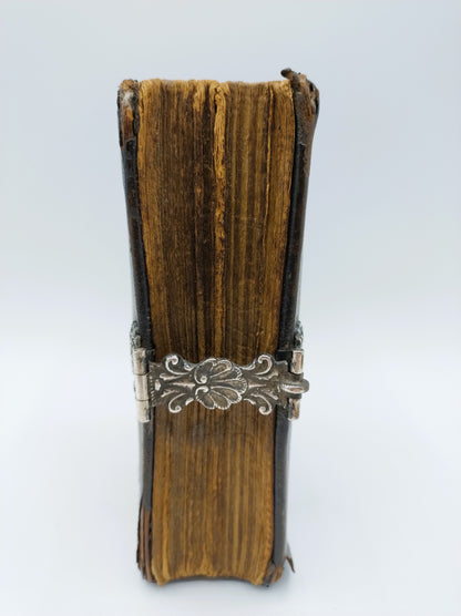 Antique Bible with silver clasp, Dordrecht, 1783