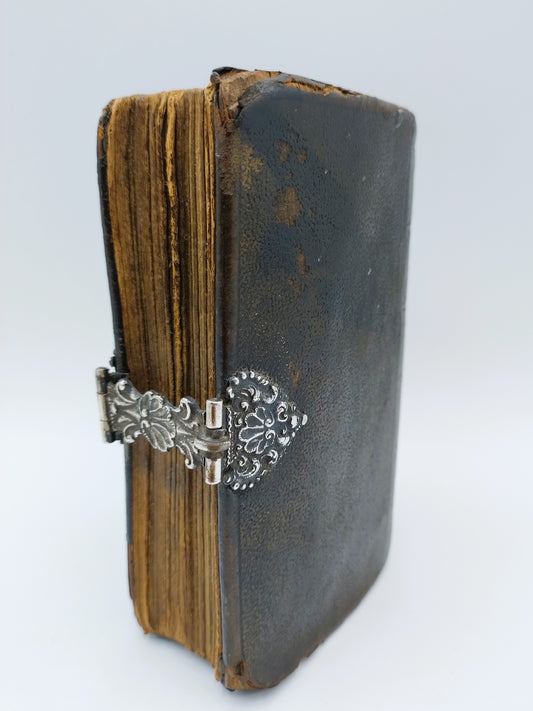Antique Bible with silver clasp, Dordrecht, 1783