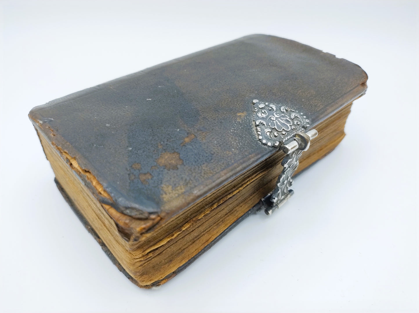 Antique Bible with silver clasp, Dordrecht, 1783